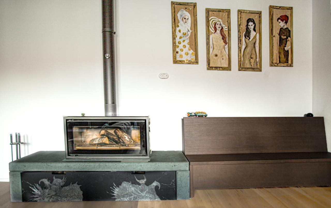 Contemporary Apartment With Fireplace & Terrace Banská Bystrica Exteriér fotografie